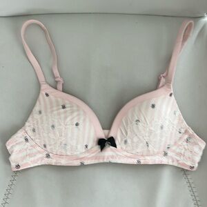 Victoria Secret no wire lightly lined 32A bra